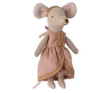 Load image into Gallery viewer, Princess and the Pea Mouse - Big Sister