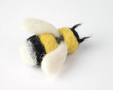 Load image into Gallery viewer, Bee Brooch Needle Felting Kit