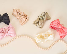 Load image into Gallery viewer, Satin Bow Claw Clip- Black
