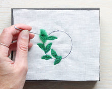 Load image into Gallery viewer, Christmas Wreath Ornament Needle Felting Kit
