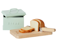 Bread box w. utensils