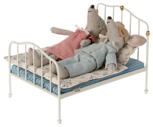 Load image into Gallery viewer, Bed, Mouse - Off white
