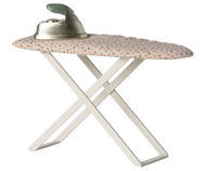 Iron and ironing board, Mouse