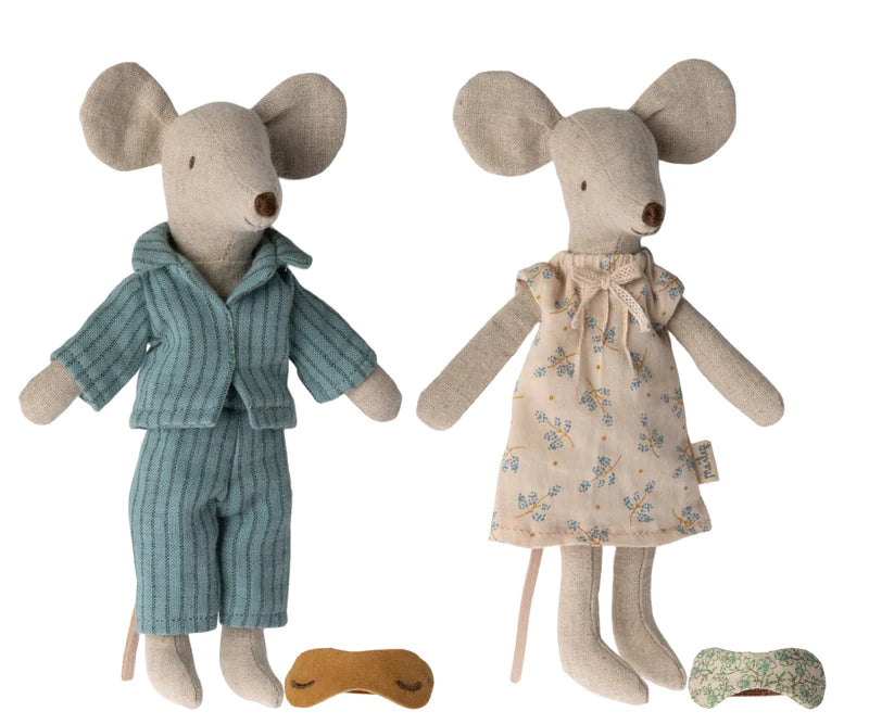 Mum & Dad Mice in Cigar Box