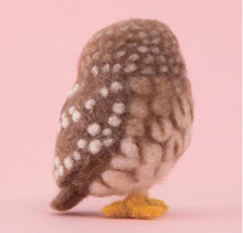 Load image into Gallery viewer, Hamanaka Needle Felting Kit: Northern White-Faced Owl DIY
