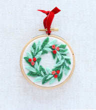 Load image into Gallery viewer, Christmas Wreath Ornament Needle Felting Kit
