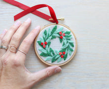 Load image into Gallery viewer, Christmas Wreath Ornament Needle Felting Kit
