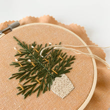 Load image into Gallery viewer, Christmas tree embroidery kit, beginner embroidery DIY kit
