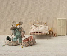 Load image into Gallery viewer, Baby mouse in carry cot - Blue
