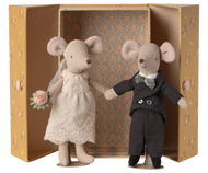 Wedding mice couple in box, Mum and dad